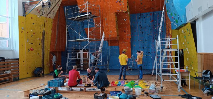 Nové cesty na lezecké stěně